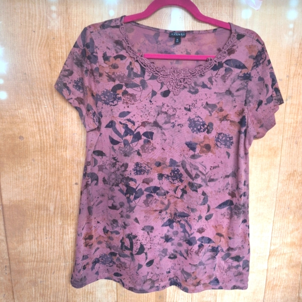 HANNAH size medium purple short sleeve blouse
